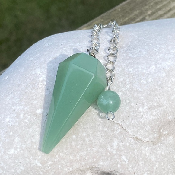 Genuine Aventurine pendulum divination 6 sided hexagon w/ round Aventurine bead - Picture 4 of 5